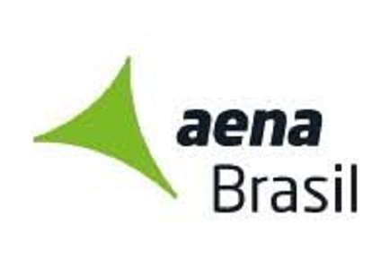 “Logotipo da Aena Brasil — grupo aeroportuário atendido com higienização técnica de carpetes em áreas administrativas e operacionais.”